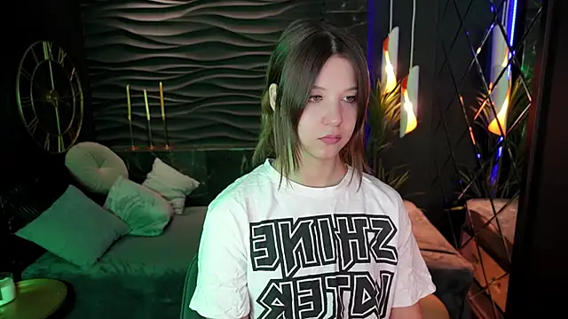 ElizaMild online show from 01-09-25, 01:13