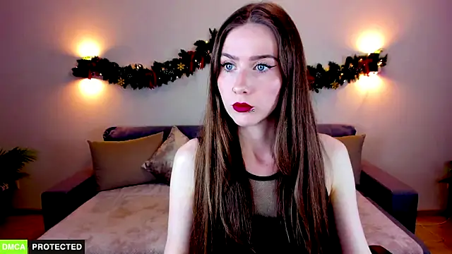 TheWoman   online show from 12-22-25, 07:00