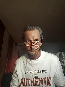 Snapshot of Python43 chatting on 02-11-26, 10:04 Python43 online show from 02-11-26, 10:04