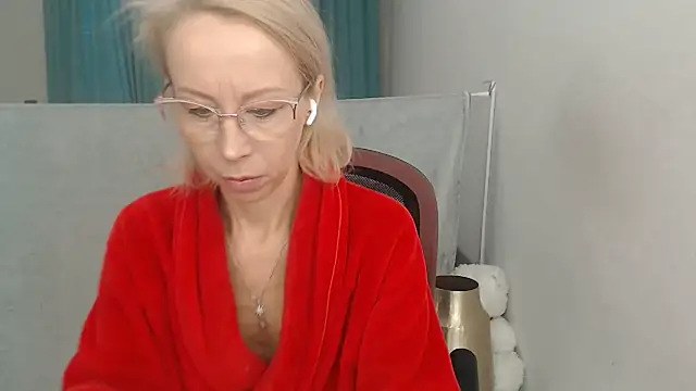 LuxuryNika online show from 11-21-25, 10:58