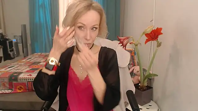 LuxuryNika online show from 04-15-26, 12:34