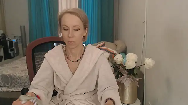 Snapshot of LuxuryNika chatting on 05-15-26, 01:29 LuxuryNika online show from 05-15-26, 01:29