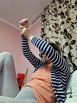 IsabelleCraft online show from 03-06-25, 07:03