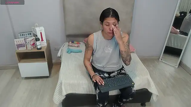 valevicious online show from 11-22-25, 01:32