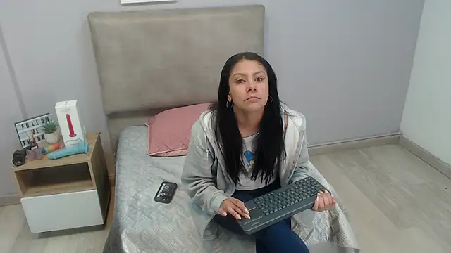 valevicious online show from 12-15-25, 01:37