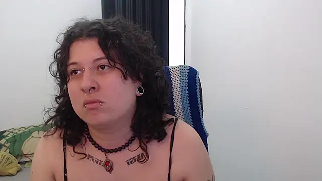 Snapshot of Smoke_trip_Alicia chatting on 01-18-26, 04:00 Smoke trip Alicia online show from 01-18-26, 04:00