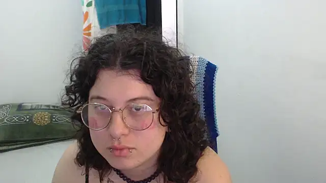 Snapshot of Smoke_trip_Alicia chatting on 02-01-26, 04:38 Smoke trip Alicia online show from 02-01-26, 04:38