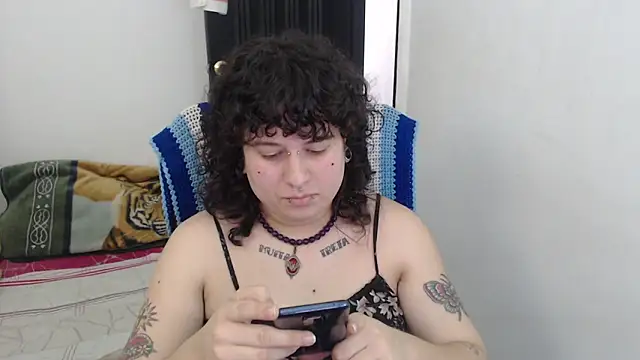 Snapshot of Smoke_trip_Alicia chatting on 02-06-26, 05:38 Smoke trip Alicia online show from 02-06-26, 05:38