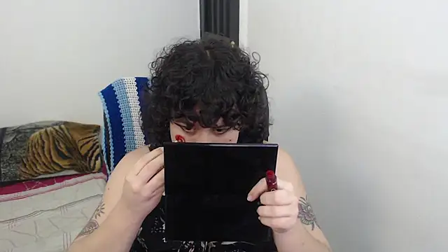 Snapshot of Smoke_trip_Alicia chatting on 02-11-26, 07:19 Smoke trip Alicia online show from 02-11-26, 07:19