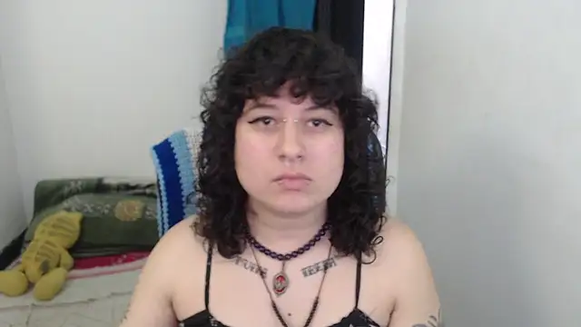 Snapshot of Smoke_trip_Alicia chatting on 02-15-26, 05:09 Smoke trip Alicia online show from 02-15-26, 05:09