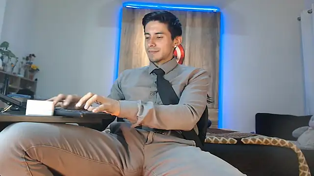 Andrew 4  online show from 09-23-25, 02:14