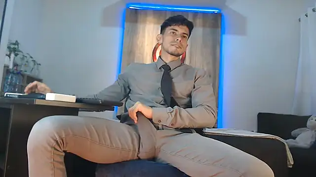 Andrew 4  online show from 11-07-25, 04:12