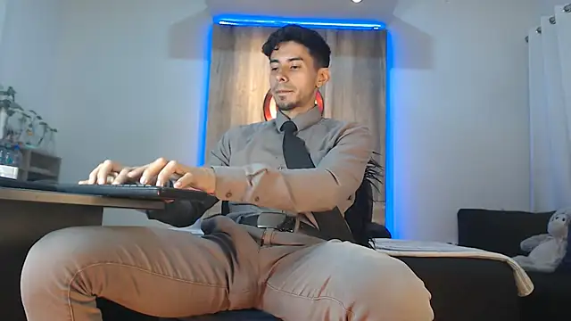 Andrew 4  online show from 11-08-25, 04:34