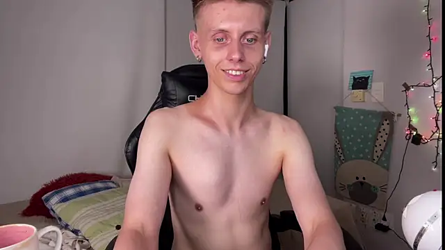 Snapshot of vladdymeow chatting on 01-01-25, 01:04 vladdymeow online show from 01-01-25, 01:04