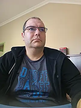 Snapshot of Andrew1900529 chatting on 03-18-25, 10:03 Andrew1900529 online show from 03-18-25, 10:03