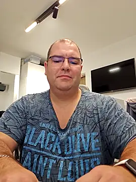 Snapshot of Andrew1900529 chatting on 10-26-25, 07:20 Andrew1900529 online show from 10-26-25, 07:20