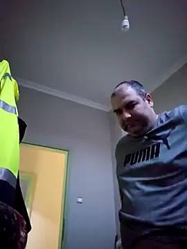 Andrew1900529 online show from 12-17-25, 06:19