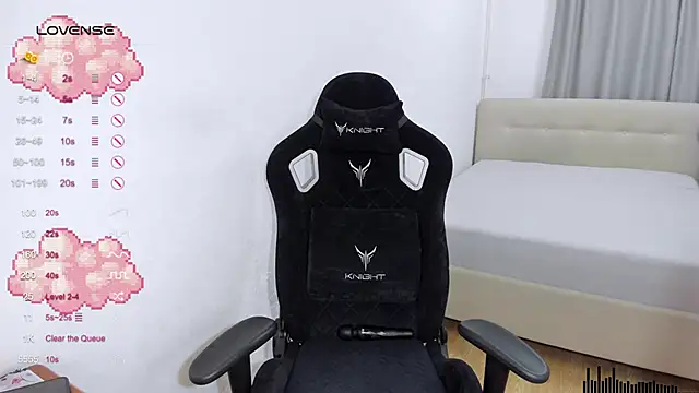 Snapshot of SkyqueenI chatting on 01-31-25, 09:37 SkyqueenI online show from 01-31-25, 09:37