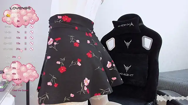 Snapshot of SkyqueenI chatting on 03-20-25, 12:00 SkyqueenI online show from 03-20-25, 12:00