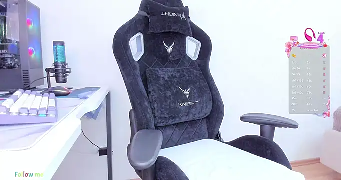 Snapshot of SkyqueenI chatting on 09-09-25, 08:03 SkyqueenI online show from 09-09-25, 08:03