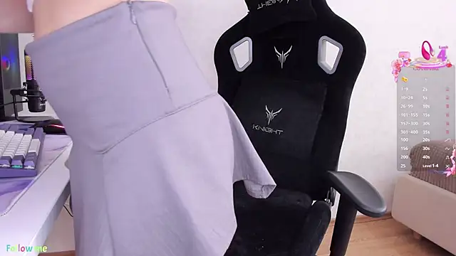 Snapshot of SkyqueenI chatting on 09-18-25, 07:43 SkyqueenI online show from 09-18-25, 07:43