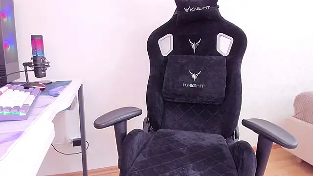 Snapshot of SkyqueenI chatting on 09-19-25, 08:16 SkyqueenI online show from 09-19-25, 08:16