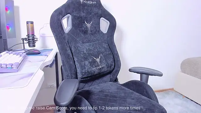 Snapshot of SkyqueenI chatting on 10-20-25, 09:21 SkyqueenI online show from 10-20-25, 09:21