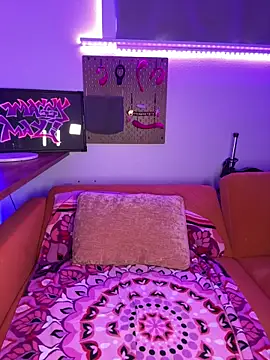 MaggyMayI online show from 04-14-26, 04:02