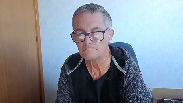 Snapshot of bigballnz chatting on 06-30-26, 11:17 bigballnz online show from 06-30-26, 11:17