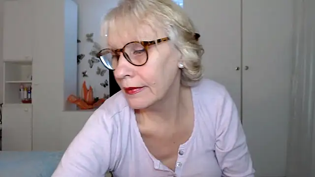 Snapshot of Ghertrude52 chatting on 02-11-25, 04:44 Ghertrude52 online show from 02-11-25, 04:44