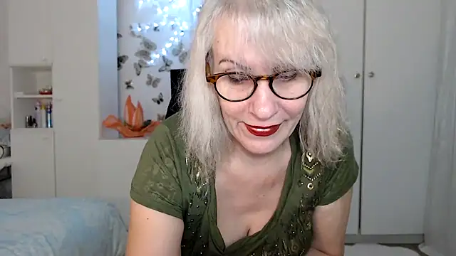 Snapshot of Ghertrude52 chatting on 02-17-25, 05:04 Ghertrude52 online show from 02-17-25, 05:04