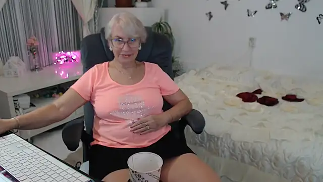 Snapshot of Ghertrude52 chatting on 09-26-25, 04:05 Ghertrude52 online show from 09-26-25, 04:05