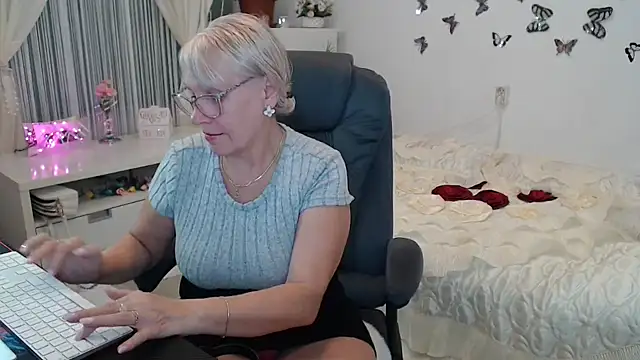 Snapshot of Ghertrude52 chatting on 10-06-25, 03:04 Ghertrude52 online show from 10-06-25, 03:04