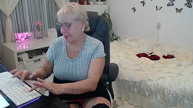 Snapshot of Ghertrude52 chatting on 10-08-25, 03:04 Ghertrude52 online show from 10-08-25, 03:04