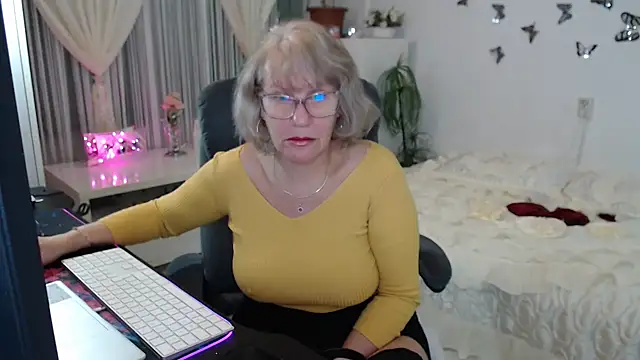 Snapshot of Ghertrude52 chatting on 10-19-25, 03:07 Ghertrude52 online show from 10-19-25, 03:07