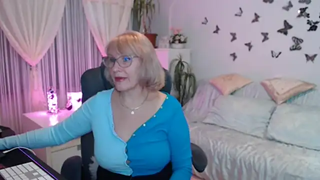 Snapshot of Ghertrude52 chatting on 11-15-25, 04:10 Ghertrude52 online show from 11-15-25, 04:10