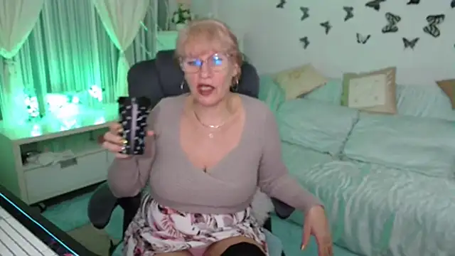 Snapshot of Ghertrude52 chatting on 11-22-25, 04:11 Ghertrude52 online show from 11-22-25, 04:11