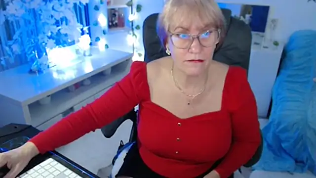 Snapshot of Ghertrude52 chatting on 11-28-25, 04:04 Ghertrude52 online show from 11-28-25, 04:04