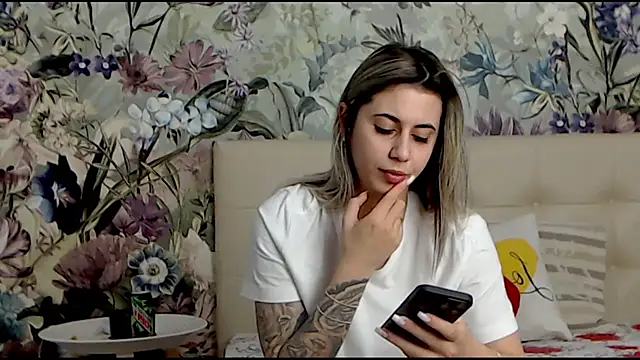 RoseDiamond06 online show from 01-24-25, 04:39