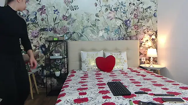 RoseDiamond06 online show from 02-18-26, 04:25