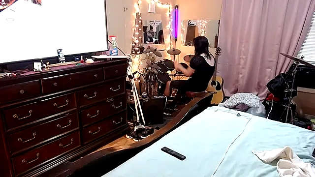 Snapshot of AerobicSleeve chatting on 10-23-25, 10:41 AerobicSleeve online show from 10-23-25, 10:41