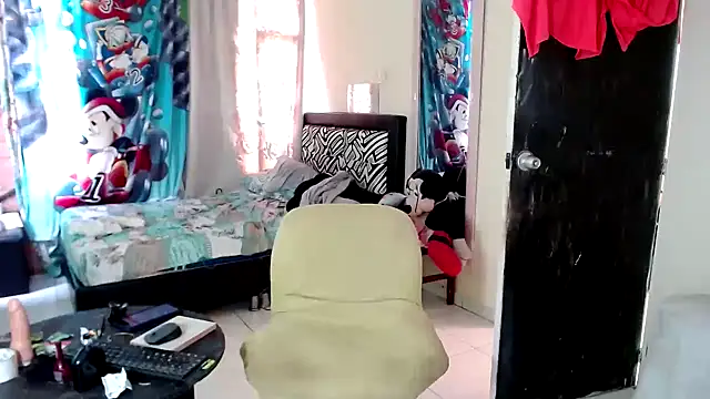 Snapshot of Sashaferrari2000 chatting on 11-03-25, 03:24 Sashaferrari2000 online show from 11-03-25, 03:24