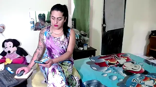 Snapshot of Sashaferrari2000 chatting on 12-15-25, 06:01 Sashaferrari2000 online show from 12-15-25, 06:01