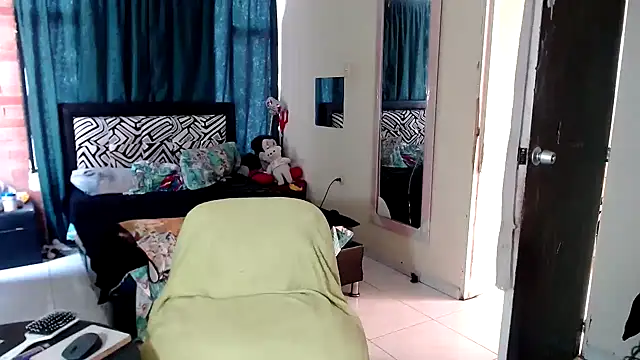 Snapshot of Sashaferrari2000 chatting on 02-04-26, 05:30 Sashaferrari2000 online show from 02-04-26, 05:30