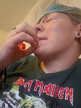 PinkTheHawk online show from 12-22-24, 09:42