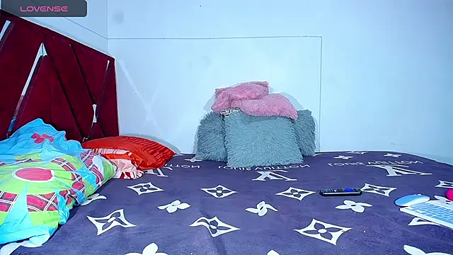 Snapshot of DanisaBrown chatting on 12-10-24, 02:28 DanisaBrown online show from 12-10-24, 02:28