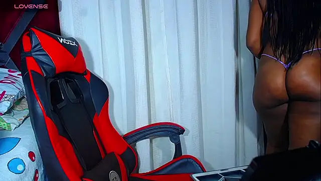 Snapshot of DanisaBrown chatting on 11-27-25, 12:18 DanisaBrown online show from 11-27-25, 12:18