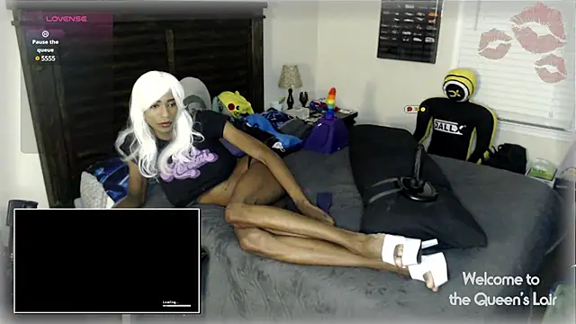 QueenofWhiteIce online show from 01-21-25, 04:32