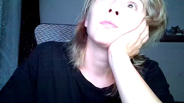 Snapshot of SexxyLety chatting on 07-12-26, 09:39 SexxyLety online show from 07-12-26, 09:39