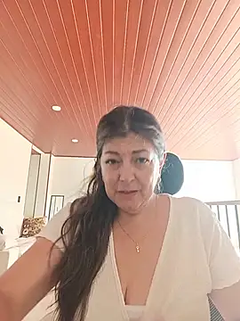 Snapshot of emma_tour chatting on 05-23-26, 04:44 emma tour online show from 05-23-26, 04:44